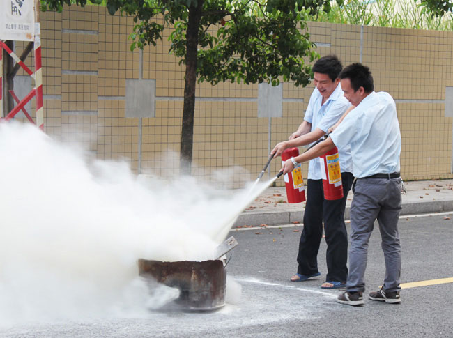 東莞鉅大開展消防安全知識培訓(xùn)和消防演習(xí)